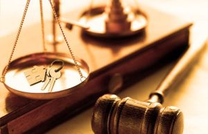 gavel and scales signifying the division of property during a divorce